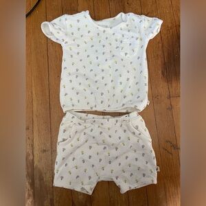 Girls size 24M easy peasy organic cotton shirt and shirt set excellent condition